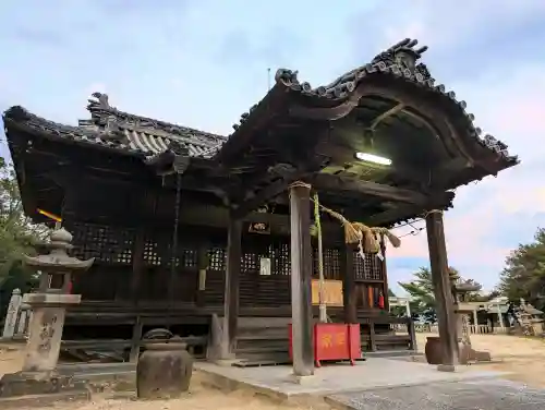 長尾神社の{uncategorized: "未分類", other: "その他", undefined: "問題あり", building: "その他建物", grave: "お墓", sacred_gate: "鳥居", guardian: "狛犬", statue: "像", buddha: "仏像", history: "歴史", nature: "自然", garden: "庭園", animal: "動物", pagoda: "塔", temizu: "手水舎", mountain_gate: "山門・神門", sanctuary: "本殿・本堂", subordinate: "末社・摂社", art: "芸術", scenery: "景色", jizo: "地蔵", ema: "絵馬", goshuin: "御朱印", omikuji: "おみくじ", items: "授与品その他", amulet: "お守り", goshuincho: "御朱印帳", eats: "食事", festival: "お祭り", votive_dance: "神楽", shichigosan: "七五三参", wedding: "結婚式", experience: "体験その他", initially: "初詣", around: "周辺", anti_infection: "感染症対策"}