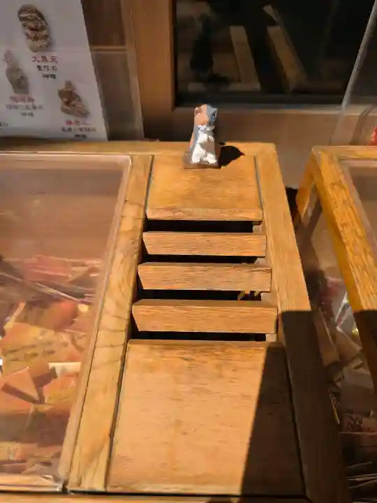 駒込妙義神社の{uncategorized: "未分類", other: "その他", undefined: "問題あり", building: "その他建物", grave: "お墓", sacred_gate: "鳥居", guardian: "狛犬", statue: "像", buddha: "仏像", history: "歴史", nature: "自然", garden: "庭園", animal: "動物", pagoda: "塔", temizu: "手水舎", mountain_gate: "山門・神門", sanctuary: "本殿・本堂", subordinate: "末社・摂社", art: "芸術", scenery: "景色", jizo: "地蔵", ema: "絵馬", goshuin: "御朱印", omikuji: "おみくじ", items: "授与品その他", amulet: "お守り", goshuincho: "御朱印帳", eats: "食事", festival: "お祭り", votive_dance: "神楽", shichigosan: "七五三参", wedding: "結婚式", experience: "体験その他", initially: "初詣", around: "周辺", anti_infection: "感染症対策"}