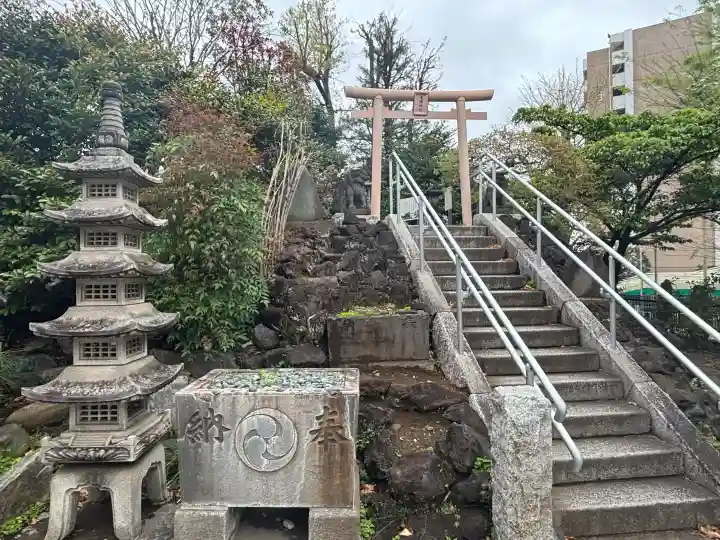 鶴見神社の{uncategorized: "未分類", other: "その他", undefined: "問題あり", building: "その他建物", grave: "お墓", sacred_gate: "鳥居", guardian: "狛犬", statue: "像", buddha: "仏像", history: "歴史", nature: "自然", garden: "庭園", animal: "動物", pagoda: "塔", temizu: "手水舎", mountain_gate: "山門・神門", sanctuary: "本殿・本堂", subordinate: "末社・摂社", art: "芸術", scenery: "景色", jizo: "地蔵", ema: "絵馬", goshuin: "御朱印", omikuji: "おみくじ", items: "授与品その他", amulet: "お守り", goshuincho: "御朱印帳", eats: "食事", festival: "お祭り", votive_dance: "神楽", shichigosan: "七五三参", wedding: "結婚式", experience: "体験その他", initially: "初詣", around: "周辺", anti_infection: "感染症対策"}