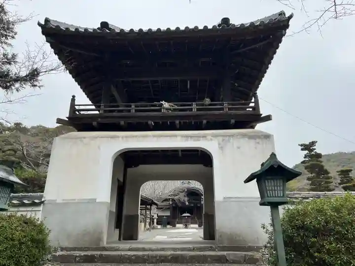 根来寺の{uncategorized: "未分類", other: "その他", undefined: "問題あり", building: "その他建物", grave: "お墓", sacred_gate: "鳥居", guardian: "狛犬", statue: "像", buddha: "仏像", history: "歴史", nature: "自然", garden: "庭園", animal: "動物", pagoda: "塔", temizu: "手水舎", mountain_gate: "山門・神門", sanctuary: "本殿・本堂", subordinate: "末社・摂社", art: "芸術", scenery: "景色", jizo: "地蔵", ema: "絵馬", goshuin: "御朱印", omikuji: "おみくじ", items: "授与品その他", amulet: "お守り", goshuincho: "御朱印帳", eats: "食事", festival: "お祭り", votive_dance: "神楽", shichigosan: "七五三参", wedding: "結婚式", experience: "体験その他", initially: "初詣", around: "周辺", anti_infection: "感染症対策"}