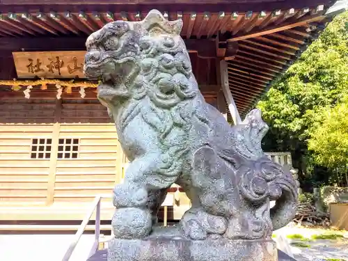 山神社（緒川新田山神社）の狛犬