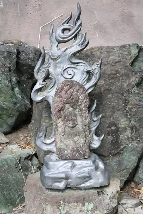 瀧不動尊の像