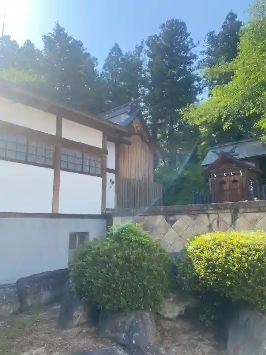 烏帽子山八幡宮の{uncategorized: "未分類", other: "その他", undefined: "問題あり", building: "その他建物", grave: "お墓", sacred_gate: "鳥居", guardian: "狛犬", statue: "像", buddha: "仏像", history: "歴史", nature: "自然", garden: "庭園", animal: "動物", pagoda: "塔", temizu: "手水舎", mountain_gate: "山門・神門", sanctuary: "本殿・本堂", subordinate: "末社・摂社", art: "芸術", scenery: "景色", jizo: "地蔵", ema: "絵馬", goshuin: "御朱印", omikuji: "おみくじ", items: "授与品その他", amulet: "お守り", goshuincho: "御朱印帳", eats: "食事", festival: "お祭り", votive_dance: "神楽", shichigosan: "七五三参", wedding: "結婚式", experience: "体験その他", initially: "初詣", around: "周辺", anti_infection: "感染症対策"}
