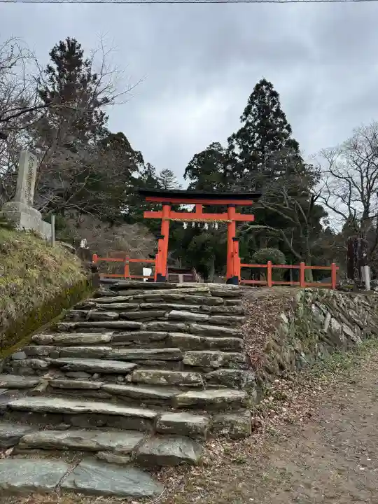 丹生都比売神社の{uncategorized: "未分類", other: "その他", undefined: "問題あり", building: "その他建物", grave: "お墓", sacred_gate: "鳥居", guardian: "狛犬", statue: "像", buddha: "仏像", history: "歴史", nature: "自然", garden: "庭園", animal: "動物", pagoda: "塔", temizu: "手水舎", mountain_gate: "山門・神門", sanctuary: "本殿・本堂", subordinate: "末社・摂社", art: "芸術", scenery: "景色", jizo: "地蔵", ema: "絵馬", goshuin: "御朱印", omikuji: "おみくじ", items: "授与品その他", amulet: "お守り", goshuincho: "御朱印帳", eats: "食事", festival: "お祭り", votive_dance: "神楽", shichigosan: "七五三参", wedding: "結婚式", experience: "体験その他", initially: "初詣", around: "周辺", anti_infection: "感染症対策"}