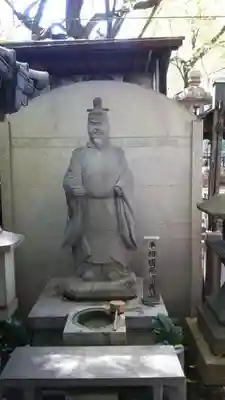 若一神社の像