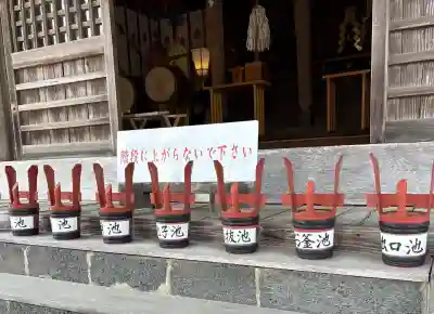 淺間神社(忍野八海)の{uncategorized: "未分類", other: "その他", undefined: "問題あり", building: "その他建物", grave: "お墓", sacred_gate: "鳥居", guardian: "狛犬", statue: "像", buddha: "仏像", history: "歴史", nature: "自然", garden: "庭園", animal: "動物", pagoda: "塔", temizu: "手水舎", mountain_gate: "山門・神門", sanctuary: "本殿・本堂", subordinate: "末社・摂社", art: "芸術", scenery: "景色", jizo: "地蔵", ema: "絵馬", goshuin: "御朱印", omikuji: "おみくじ", items: "授与品その他", amulet: "お守り", goshuincho: "御朱印帳", eats: "食事", festival: "お祭り", votive_dance: "神楽", shichigosan: "七五三参", wedding: "結婚式", experience: "体験その他", initially: "初詣", around: "周辺", anti_infection: "感染症対策"}