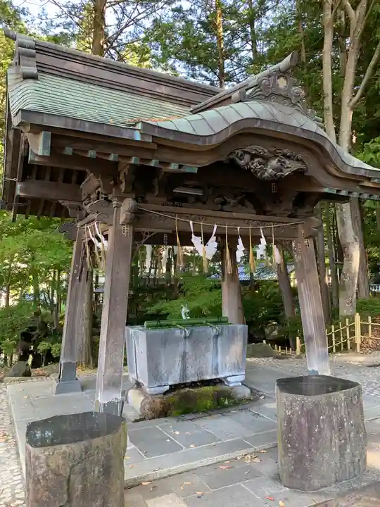 諏訪大社下社秋宮の手水舎