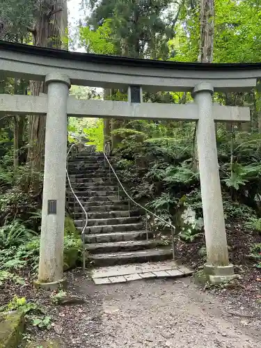 十和田神社の{uncategorized: "未分類", other: "その他", undefined: "問題あり", building: "その他建物", grave: "お墓", sacred_gate: "鳥居", guardian: "狛犬", statue: "像", buddha: "仏像", history: "歴史", nature: "自然", garden: "庭園", animal: "動物", pagoda: "塔", temizu: "手水舎", mountain_gate: "山門・神門", sanctuary: "本殿・本堂", subordinate: "末社・摂社", art: "芸術", scenery: "景色", jizo: "地蔵", ema: "絵馬", goshuin: "御朱印", omikuji: "おみくじ", items: "授与品その他", amulet: "お守り", goshuincho: "御朱印帳", eats: "食事", festival: "お祭り", votive_dance: "神楽", shichigosan: "七五三参", wedding: "結婚式", experience: "体験その他", initially: "初詣", around: "周辺", anti_infection: "感染症対策"}