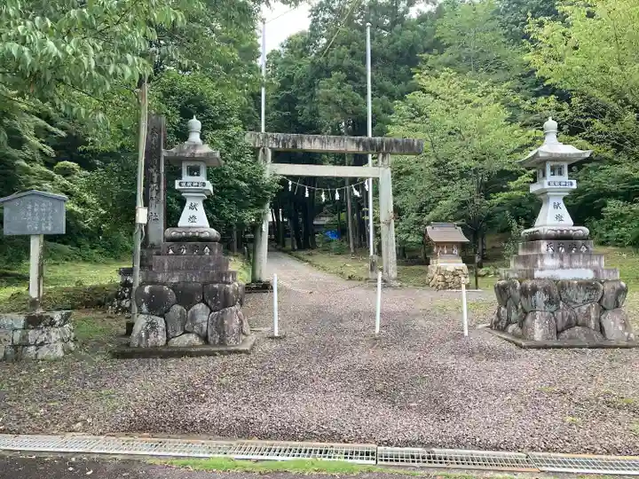 土田白鬚神社の鳥居