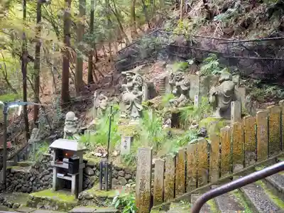 狸谷山不動院の像