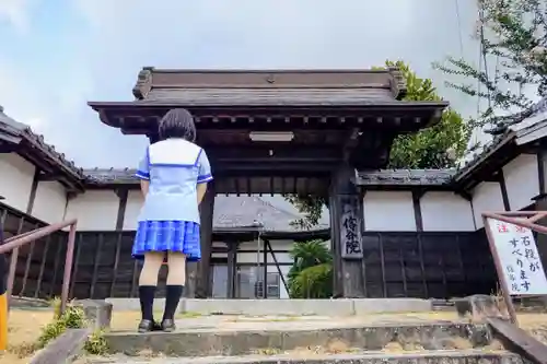 信谷院の山門・神門