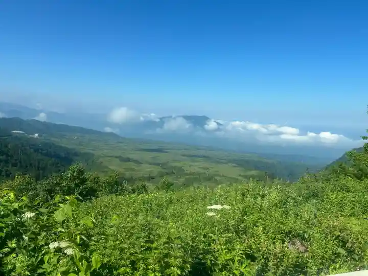 雄山神社峰本社の{uncategorized: "未分類", other: "その他", undefined: "問題あり", building: "その他建物", grave: "お墓", sacred_gate: "鳥居", guardian: "狛犬", statue: "像", buddha: "仏像", history: "歴史", nature: "自然", garden: "庭園", animal: "動物", pagoda: "塔", temizu: "手水舎", mountain_gate: "山門・神門", sanctuary: "本殿・本堂", subordinate: "末社・摂社", art: "芸術", scenery: "景色", jizo: "地蔵", ema: "絵馬", goshuin: "御朱印", omikuji: "おみくじ", items: "授与品その他", amulet: "お守り", goshuincho: "御朱印帳", eats: "食事", festival: "お祭り", votive_dance: "神楽", shichigosan: "七五三参", wedding: "結婚式", experience: "体験その他", initially: "初詣", around: "周辺", anti_infection: "感染症対策"}