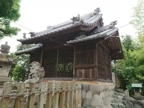 県明神社の本殿・本堂