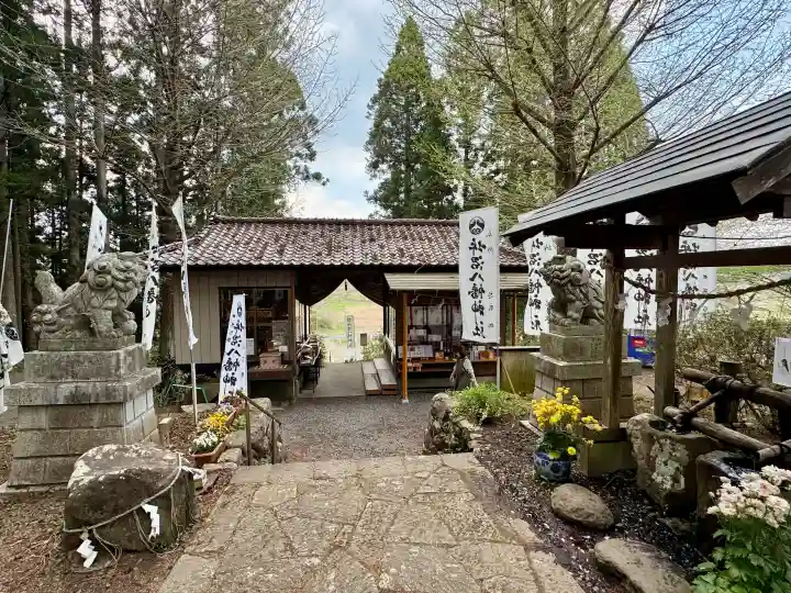 坪沼八幡神社の{uncategorized: "未分類", other: "その他", undefined: "問題あり", building: "その他建物", grave: "お墓", sacred_gate: "鳥居", guardian: "狛犬", statue: "像", buddha: "仏像", history: "歴史", nature: "自然", garden: "庭園", animal: "動物", pagoda: "塔", temizu: "手水舎", mountain_gate: "山門・神門", sanctuary: "本殿・本堂", subordinate: "末社・摂社", art: "芸術", scenery: "景色", jizo: "地蔵", ema: "絵馬", goshuin: "御朱印", omikuji: "おみくじ", items: "授与品その他", amulet: "お守り", goshuincho: "御朱印帳", eats: "食事", festival: "お祭り", votive_dance: "神楽", shichigosan: "七五三参", wedding: "結婚式", experience: "体験その他", initially: "初詣", around: "周辺", anti_infection: "感染症対策"}