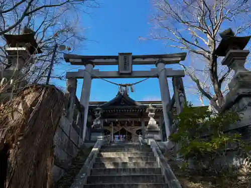 石都々古和気神社の{uncategorized: "未分類", other: "その他", undefined: "問題あり", building: "その他建物", grave: "お墓", sacred_gate: "鳥居", guardian: "狛犬", statue: "像", buddha: "仏像", history: "歴史", nature: "自然", garden: "庭園", animal: "動物", pagoda: "塔", temizu: "手水舎", mountain_gate: "山門・神門", sanctuary: "本殿・本堂", subordinate: "末社・摂社", art: "芸術", scenery: "景色", jizo: "地蔵", ema: "絵馬", goshuin: "御朱印", omikuji: "おみくじ", items: "授与品その他", amulet: "お守り", goshuincho: "御朱印帳", eats: "食事", festival: "お祭り", votive_dance: "神楽", shichigosan: "七五三参", wedding: "結婚式", experience: "体験その他", initially: "初詣", around: "周辺", anti_infection: "感染症対策"}