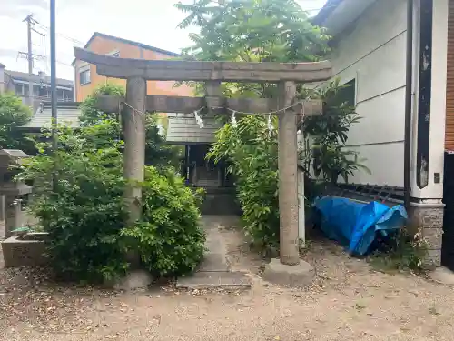 月洲神社の{uncategorized: "未分類", other: "その他", undefined: "問題あり", building: "その他建物", grave: "お墓", sacred_gate: "鳥居", guardian: "狛犬", statue: "像", buddha: "仏像", history: "歴史", nature: "自然", garden: "庭園", animal: "動物", pagoda: "塔", temizu: "手水舎", mountain_gate: "山門・神門", sanctuary: "本殿・本堂", subordinate: "末社・摂社", art: "芸術", scenery: "景色", jizo: "地蔵", ema: "絵馬", goshuin: "御朱印", omikuji: "おみくじ", items: "授与品その他", amulet: "お守り", goshuincho: "御朱印帳", eats: "食事", festival: "お祭り", votive_dance: "神楽", shichigosan: "七五三参", wedding: "結婚式", experience: "体験その他", initially: "初詣", around: "周辺", anti_infection: "感染症対策"}