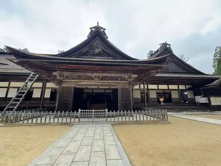 高野山金剛峯寺の{uncategorized: "未分類", other: "その他", undefined: "問題あり", building: "その他建物", grave: "お墓", sacred_gate: "鳥居", guardian: "狛犬", statue: "像", buddha: "仏像", history: "歴史", nature: "自然", garden: "庭園", animal: "動物", pagoda: "塔", temizu: "手水舎", mountain_gate: "山門・神門", sanctuary: "本殿・本堂", subordinate: "末社・摂社", art: "芸術", scenery: "景色", jizo: "地蔵", ema: "絵馬", goshuin: "御朱印", omikuji: "おみくじ", items: "授与品その他", amulet: "お守り", goshuincho: "御朱印帳", eats: "食事", festival: "お祭り", votive_dance: "神楽", shichigosan: "七五三参", wedding: "結婚式", experience: "体験その他", initially: "初詣", around: "周辺", anti_infection: "感染症対策"}