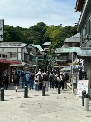 江島神社の{uncategorized: "未分類", other: "その他", undefined: "問題あり", building: "その他建物", grave: "お墓", sacred_gate: "鳥居", guardian: "狛犬", statue: "像", buddha: "仏像", history: "歴史", nature: "自然", garden: "庭園", animal: "動物", pagoda: "塔", temizu: "手水舎", mountain_gate: "山門・神門", sanctuary: "本殿・本堂", subordinate: "末社・摂社", art: "芸術", scenery: "景色", jizo: "地蔵", ema: "絵馬", goshuin: "御朱印", omikuji: "おみくじ", items: "授与品その他", amulet: "お守り", goshuincho: "御朱印帳", eats: "食事", festival: "お祭り", votive_dance: "神楽", shichigosan: "七五三参", wedding: "結婚式", experience: "体験その他", initially: "初詣", around: "周辺", anti_infection: "感染症対策"}