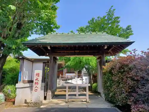 興照寺の山門