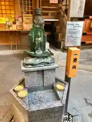 小網神社の像