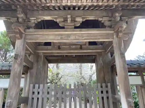 極楽寺（霊鷲山感應院極楽律寺）の山門