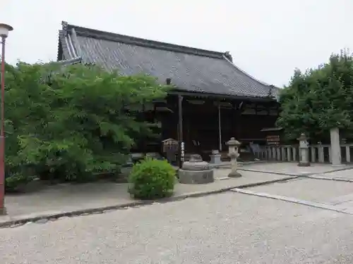 西大寺の本殿・本堂