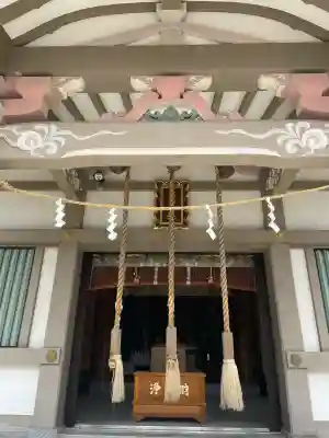 氷川神社の{uncategorized: "未分類", other: "その他", undefined: "問題あり", building: "その他建物", grave: "お墓", sacred_gate: "鳥居", guardian: "狛犬", statue: "像", buddha: "仏像", history: "歴史", nature: "自然", garden: "庭園", animal: "動物", pagoda: "塔", temizu: "手水舎", mountain_gate: "山門・神門", sanctuary: "本殿・本堂", subordinate: "末社・摂社", art: "芸術", scenery: "景色", jizo: "地蔵", ema: "絵馬", goshuin: "御朱印", omikuji: "おみくじ", items: "授与品その他", amulet: "お守り", goshuincho: "御朱印帳", eats: "食事", festival: "お祭り", votive_dance: "神楽", shichigosan: "七五三参", wedding: "結婚式", experience: "体験その他", initially: "初詣", around: "周辺", anti_infection: "感染症対策"}