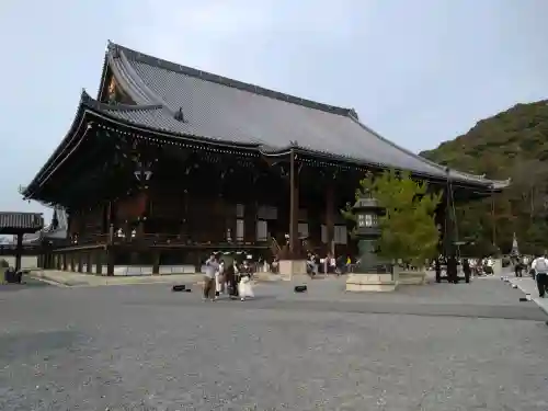 知恩院の{uncategorized: "未分類", other: "その他", undefined: "問題あり", building: "その他建物", grave: "お墓", sacred_gate: "鳥居", guardian: "狛犬", statue: "像", buddha: "仏像", history: "歴史", nature: "自然", garden: "庭園", animal: "動物", pagoda: "塔", temizu: "手水舎", mountain_gate: "山門・神門", sanctuary: "本殿・本堂", subordinate: "末社・摂社", art: "芸術", scenery: "景色", jizo: "地蔵", ema: "絵馬", goshuin: "御朱印", omikuji: "おみくじ", items: "授与品その他", amulet: "お守り", goshuincho: "御朱印帳", eats: "食事", festival: "お祭り", votive_dance: "神楽", shichigosan: "七五三参", wedding: "結婚式", experience: "体験その他", initially: "初詣", around: "周辺", anti_infection: "感染症対策"}