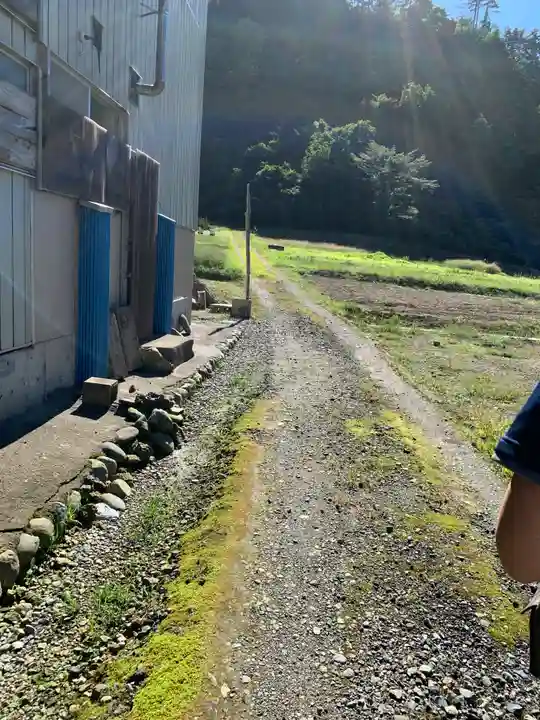 鮭立の磨崖仏の周辺