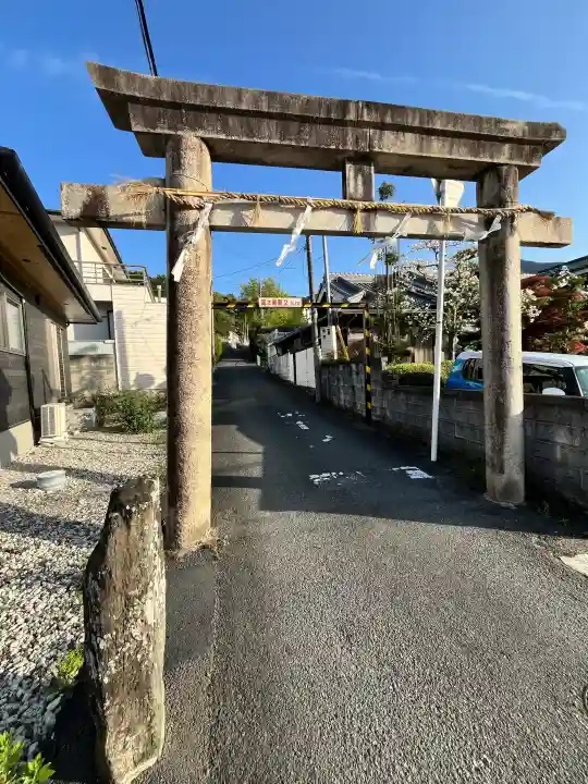 丹生酒殿神社の{uncategorized: "未分類", other: "その他", undefined: "問題あり", building: "その他建物", grave: "お墓", sacred_gate: "鳥居", guardian: "狛犬", statue: "像", buddha: "仏像", history: "歴史", nature: "自然", garden: "庭園", animal: "動物", pagoda: "塔", temizu: "手水舎", mountain_gate: "山門・神門", sanctuary: "本殿・本堂", subordinate: "末社・摂社", art: "芸術", scenery: "景色", jizo: "地蔵", ema: "絵馬", goshuin: "御朱印", omikuji: "おみくじ", items: "授与品その他", amulet: "お守り", goshuincho: "御朱印帳", eats: "食事", festival: "お祭り", votive_dance: "神楽", shichigosan: "七五三参", wedding: "結婚式", experience: "体験その他", initially: "初詣", around: "周辺", anti_infection: "感染症対策"}