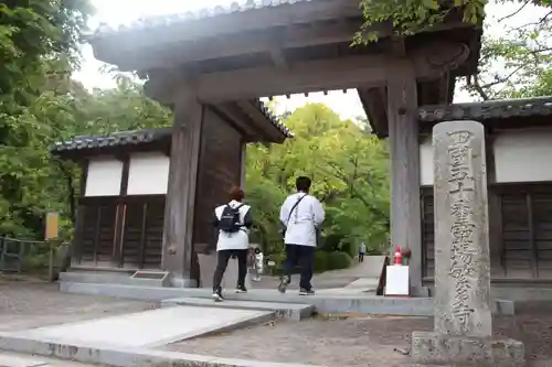 繁多寺の山門