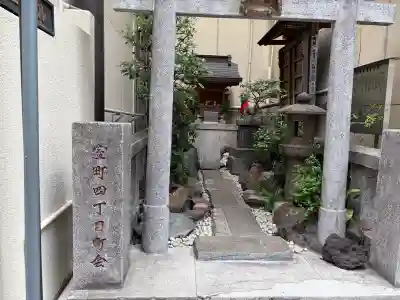 家内喜稲荷神社の{uncategorized: "未分類", other: "その他", undefined: "問題あり", building: "その他建物", grave: "お墓", sacred_gate: "鳥居", guardian: "狛犬", statue: "像", buddha: "仏像", history: "歴史", nature: "自然", garden: "庭園", animal: "動物", pagoda: "塔", temizu: "手水舎", mountain_gate: "山門・神門", sanctuary: "本殿・本堂", subordinate: "末社・摂社", art: "芸術", scenery: "景色", jizo: "地蔵", ema: "絵馬", goshuin: "御朱印", omikuji: "おみくじ", items: "授与品その他", amulet: "お守り", goshuincho: "御朱印帳", eats: "食事", festival: "お祭り", votive_dance: "神楽", shichigosan: "七五三参", wedding: "結婚式", experience: "体験その他", initially: "初詣", around: "周辺", anti_infection: "感染症対策"}