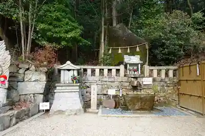 中山寺奥之院の手水舎
