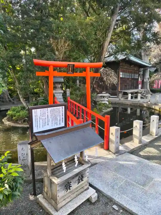 相模国総社六所神社の{uncategorized: "未分類", other: "その他", undefined: "問題あり", building: "その他建物", grave: "お墓", sacred_gate: "鳥居", guardian: "狛犬", statue: "像", buddha: "仏像", history: "歴史", nature: "自然", garden: "庭園", animal: "動物", pagoda: "塔", temizu: "手水舎", mountain_gate: "山門・神門", sanctuary: "本殿・本堂", subordinate: "末社・摂社", art: "芸術", scenery: "景色", jizo: "地蔵", ema: "絵馬", goshuin: "御朱印", omikuji: "おみくじ", items: "授与品その他", amulet: "お守り", goshuincho: "御朱印帳", eats: "食事", festival: "お祭り", votive_dance: "神楽", shichigosan: "七五三参", wedding: "結婚式", experience: "体験その他", initially: "初詣", around: "周辺", anti_infection: "感染症対策"}