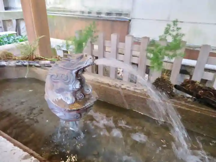 小野照崎神社の手水舎