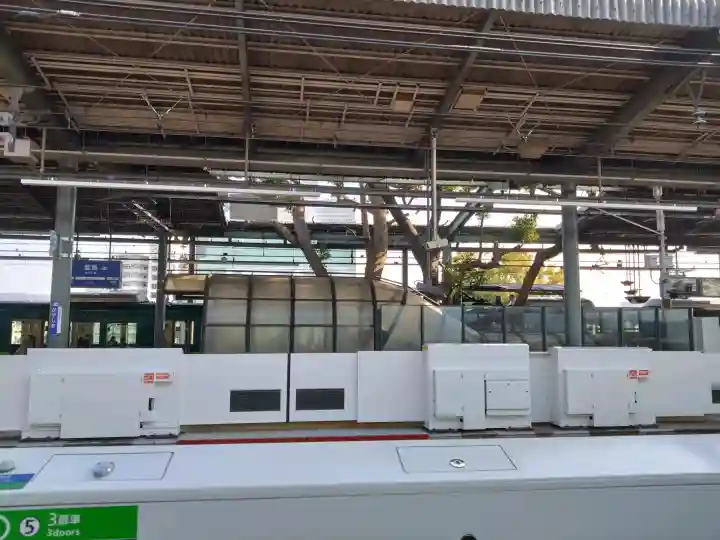 萱島神社の{uncategorized: "未分類", other: "その他", undefined: "問題あり", building: "その他建物", grave: "お墓", sacred_gate: "鳥居", guardian: "狛犬", statue: "像", buddha: "仏像", history: "歴史", nature: "自然", garden: "庭園", animal: "動物", pagoda: "塔", temizu: "手水舎", mountain_gate: "山門・神門", sanctuary: "本殿・本堂", subordinate: "末社・摂社", art: "芸術", scenery: "景色", jizo: "地蔵", ema: "絵馬", goshuin: "御朱印", omikuji: "おみくじ", items: "授与品その他", amulet: "お守り", goshuincho: "御朱印帳", eats: "食事", festival: "お祭り", votive_dance: "神楽", shichigosan: "七五三参", wedding: "結婚式", experience: "体験その他", initially: "初詣", around: "周辺", anti_infection: "感染症対策"}