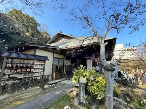 伊勢の国 四天王寺の{uncategorized: "未分類", other: "その他", undefined: "問題あり", building: "その他建物", grave: "お墓", sacred_gate: "鳥居", guardian: "狛犬", statue: "像", buddha: "仏像", history: "歴史", nature: "自然", garden: "庭園", animal: "動物", pagoda: "塔", temizu: "手水舎", mountain_gate: "山門・神門", sanctuary: "本殿・本堂", subordinate: "末社・摂社", art: "芸術", scenery: "景色", jizo: "地蔵", ema: "絵馬", goshuin: "御朱印", omikuji: "おみくじ", items: "授与品その他", amulet: "お守り", goshuincho: "御朱印帳", eats: "食事", festival: "お祭り", votive_dance: "神楽", shichigosan: "七五三参", wedding: "結婚式", experience: "体験その他", initially: "初詣", around: "周辺", anti_infection: "感染症対策"}