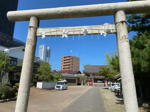 三社神社の鳥居