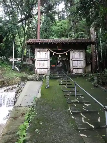 多鳩神社の山門・神門