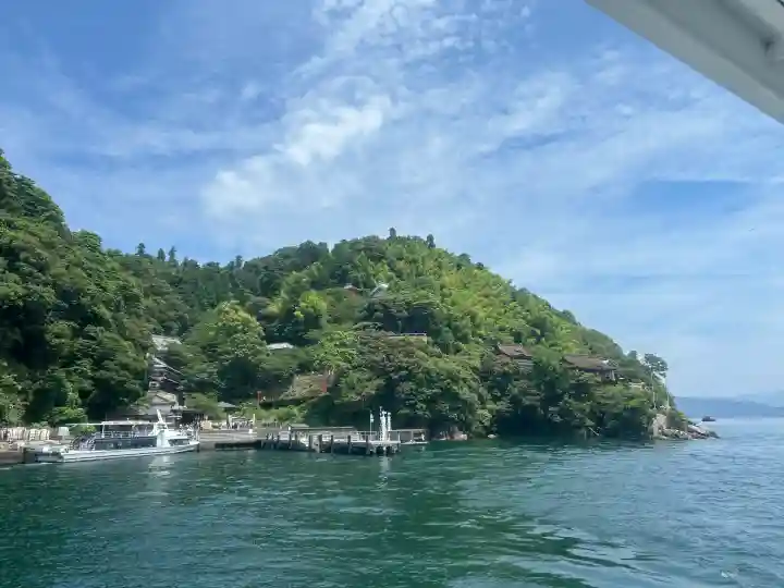 竹生島神社(都久夫須麻神社)の{uncategorized: "未分類", other: "その他", undefined: "問題あり", building: "その他建物", grave: "お墓", sacred_gate: "鳥居", guardian: "狛犬", statue: "像", buddha: "仏像", history: "歴史", nature: "自然", garden: "庭園", animal: "動物", pagoda: "塔", temizu: "手水舎", mountain_gate: "山門・神門", sanctuary: "本殿・本堂", subordinate: "末社・摂社", art: "芸術", scenery: "景色", jizo: "地蔵", ema: "絵馬", goshuin: "御朱印", omikuji: "おみくじ", items: "授与品その他", amulet: "お守り", goshuincho: "御朱印帳", eats: "食事", festival: "お祭り", votive_dance: "神楽", shichigosan: "七五三参", wedding: "結婚式", experience: "体験その他", initially: "初詣", around: "周辺", anti_infection: "感染症対策"}