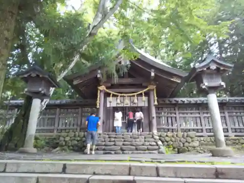 諏訪大社上社前宮の本殿・本堂