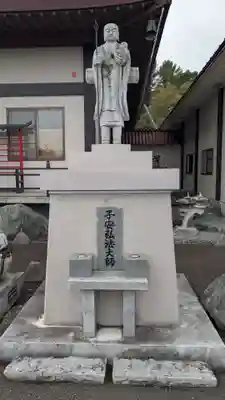 弘真寺の像