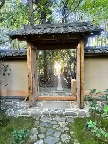 厭離庵の{uncategorized: "未分類", other: "その他", undefined: "問題あり", building: "その他建物", grave: "お墓", sacred_gate: "鳥居", guardian: "狛犬", statue: "像", buddha: "仏像", history: "歴史", nature: "自然", garden: "庭園", animal: "動物", pagoda: "塔", temizu: "手水舎", mountain_gate: "山門・神門", sanctuary: "本殿・本堂", subordinate: "末社・摂社", art: "芸術", scenery: "景色", jizo: "地蔵", ema: "絵馬", goshuin: "御朱印", omikuji: "おみくじ", items: "授与品その他", amulet: "お守り", goshuincho: "御朱印帳", eats: "食事", festival: "お祭り", votive_dance: "神楽", shichigosan: "七五三参", wedding: "結婚式", experience: "体験その他", initially: "初詣", around: "周辺", anti_infection: "感染症対策"}