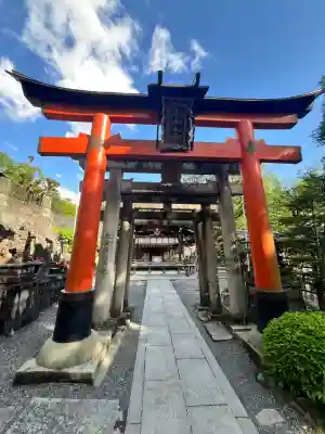 荒木神社の{uncategorized: "未分類", other: "その他", undefined: "問題あり", building: "その他建物", grave: "お墓", sacred_gate: "鳥居", guardian: "狛犬", statue: "像", buddha: "仏像", history: "歴史", nature: "自然", garden: "庭園", animal: "動物", pagoda: "塔", temizu: "手水舎", mountain_gate: "山門・神門", sanctuary: "本殿・本堂", subordinate: "末社・摂社", art: "芸術", scenery: "景色", jizo: "地蔵", ema: "絵馬", goshuin: "御朱印", omikuji: "おみくじ", items: "授与品その他", amulet: "お守り", goshuincho: "御朱印帳", eats: "食事", festival: "お祭り", votive_dance: "神楽", shichigosan: "七五三参", wedding: "結婚式", experience: "体験その他", initially: "初詣", around: "周辺", anti_infection: "感染症対策"}