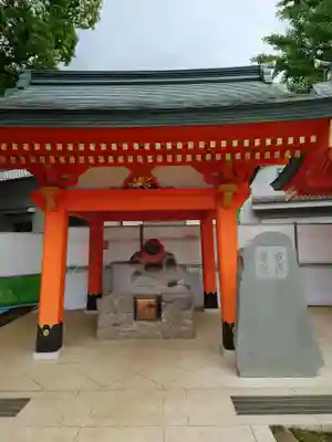 穴八幡宮の像