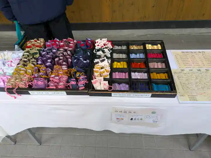 湯倉神社の{uncategorized: "未分類", other: "その他", undefined: "問題あり", building: "その他建物", grave: "お墓", sacred_gate: "鳥居", guardian: "狛犬", statue: "像", buddha: "仏像", history: "歴史", nature: "自然", garden: "庭園", animal: "動物", pagoda: "塔", temizu: "手水舎", mountain_gate: "山門・神門", sanctuary: "本殿・本堂", subordinate: "末社・摂社", art: "芸術", scenery: "景色", jizo: "地蔵", ema: "絵馬", goshuin: "御朱印", omikuji: "おみくじ", items: "授与品その他", amulet: "お守り", goshuincho: "御朱印帳", eats: "食事", festival: "お祭り", votive_dance: "神楽", shichigosan: "七五三参", wedding: "結婚式", experience: "体験その他", initially: "初詣", around: "周辺", anti_infection: "感染症対策"}