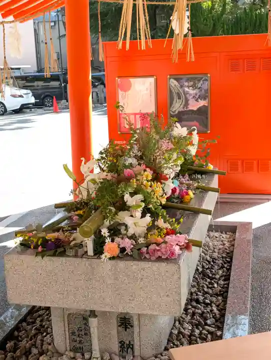 生田神社の{uncategorized: "未分類", other: "その他", undefined: "問題あり", building: "その他建物", grave: "お墓", sacred_gate: "鳥居", guardian: "狛犬", statue: "像", buddha: "仏像", history: "歴史", nature: "自然", garden: "庭園", animal: "動物", pagoda: "塔", temizu: "手水舎", mountain_gate: "山門・神門", sanctuary: "本殿・本堂", subordinate: "末社・摂社", art: "芸術", scenery: "景色", jizo: "地蔵", ema: "絵馬", goshuin: "御朱印", omikuji: "おみくじ", items: "授与品その他", amulet: "お守り", goshuincho: "御朱印帳", eats: "食事", festival: "お祭り", votive_dance: "神楽", shichigosan: "七五三参", wedding: "結婚式", experience: "体験その他", initially: "初詣", around: "周辺", anti_infection: "感染症対策"}