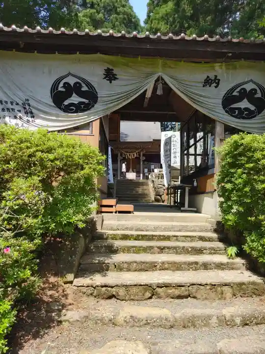 坪沼八幡神社の山門・神門