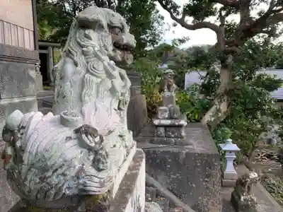 吉浜神社の狛犬