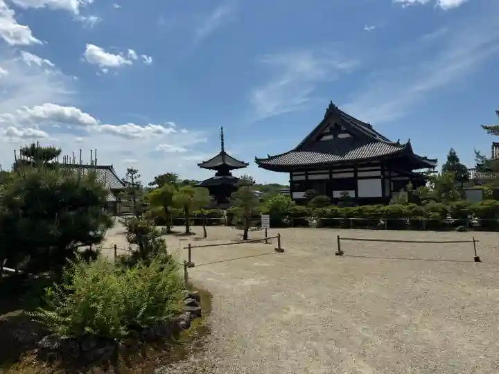 叡福寺の{uncategorized: "未分類", other: "その他", undefined: "問題あり", building: "その他建物", grave: "お墓", sacred_gate: "鳥居", guardian: "狛犬", statue: "像", buddha: "仏像", history: "歴史", nature: "自然", garden: "庭園", animal: "動物", pagoda: "塔", temizu: "手水舎", mountain_gate: "山門・神門", sanctuary: "本殿・本堂", subordinate: "末社・摂社", art: "芸術", scenery: "景色", jizo: "地蔵", ema: "絵馬", goshuin: "御朱印", omikuji: "おみくじ", items: "授与品その他", amulet: "お守り", goshuincho: "御朱印帳", eats: "食事", festival: "お祭り", votive_dance: "神楽", shichigosan: "七五三参", wedding: "結婚式", experience: "体験その他", initially: "初詣", around: "周辺", anti_infection: "感染症対策"}
